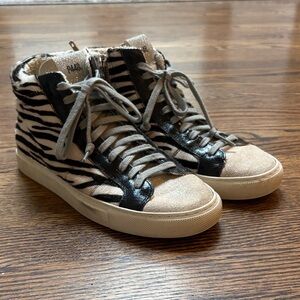 P448 Black and White Zebra Print High-Tops